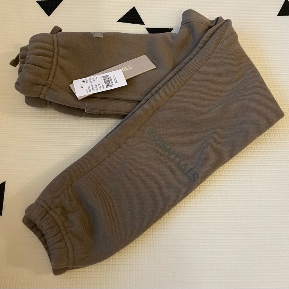 BNWT Essentials Fear of God - Taupe - Small Kids